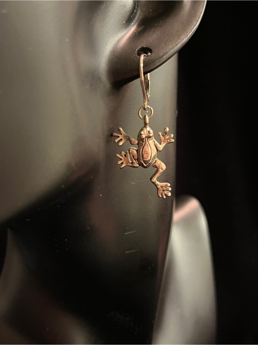 Adorable Silver Tone Leaping FROG Lever Back Earrings